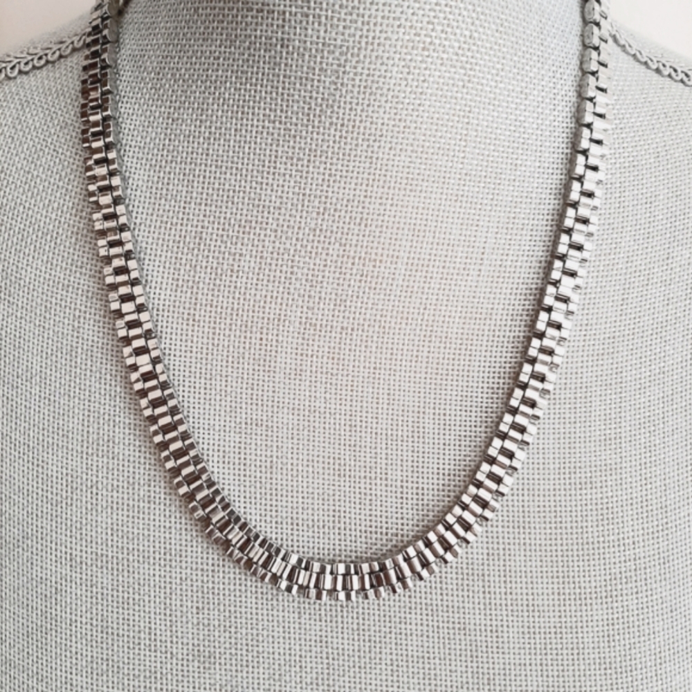 Elegant Silver Necklace